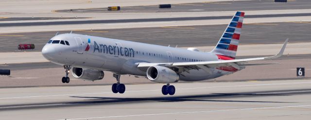 Airbus A321 (N128AN) - phoenix sky harbor international airport AAL777 20JUN20