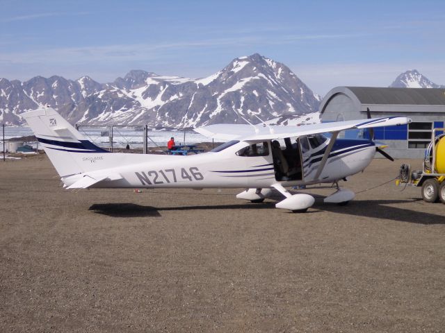 Cessna Skylane (N21746) - At Kulusuk (BGKK) 05.june 2010