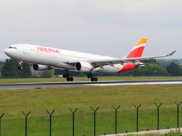 Airbus A320 (EC-MAA) - From Int'l Madrid Barajas LEMD.