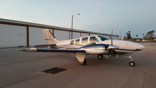 Beechcraft Baron (58) (N877CA) - N877CA 1994 Beechcraft Baron 58.br /Continental IO-550s 300HP.br /Based in KCOI, Merritt Island, FL.br /Owned by Ben Hausman.