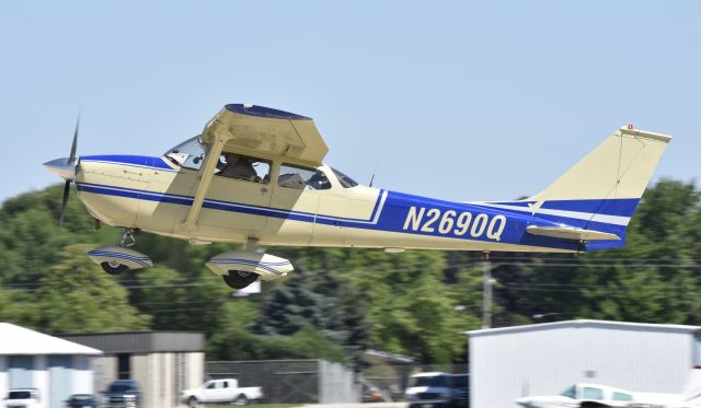 Cessna Skyhawk (N2690Q) - Airventure 2017