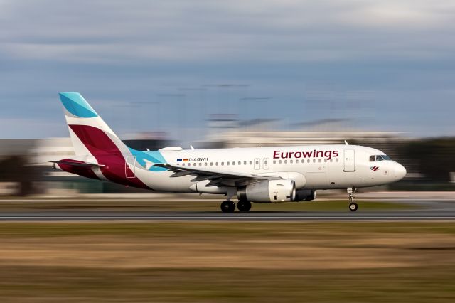 Airbus A319 (D-AGWH) - Panning freehand 1/80 sec