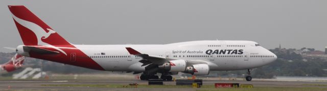 BOEING 747-8 (VH-OEB) - Qantas 747-800 flight VH-OEB ready for take off from Sydney International Airport!