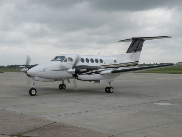 Beechcraft Super King Air 200 (N280YR)