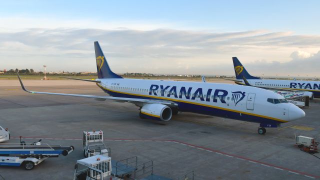 Boeing 737-800 (EI-FZK) - Ryanair Boeing 737-8AS(WL) EI-FZK in Bari 