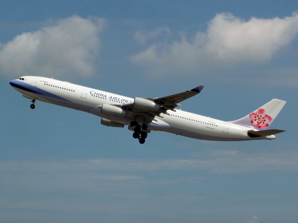Airbus A340-300 (B-18803)