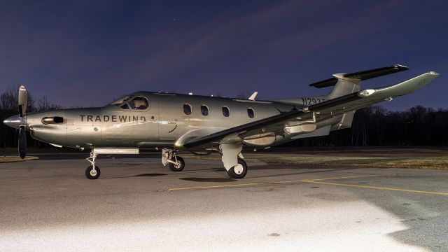 Pilatus PC-12 (N293TW) - N293TW waiting for its passengers at College Park Airport 