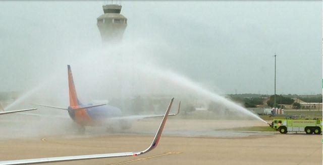 Boeing 737-800 (N8315C) - Southwest bird gets a water cannon salute as it departs the ramp at KAUS.  On board is an Honor Flight of our Veterans on their way to Washington, DC to visit the war memorials.