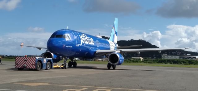 Airbus A321 (N958JB)