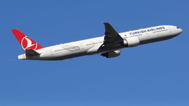 BOEING 777-300 (TC-JJU)