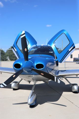 Cirrus SR-22 (N537AB)