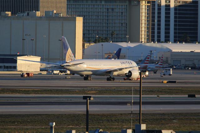 Boeing 787-9 Dreamliner (N38955)