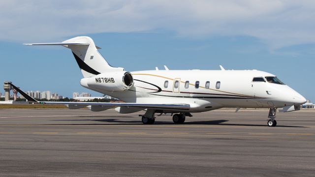 Canadair Challenger 350 (N678HB)