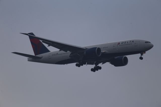 BOEING 777-200LR (N706DN)