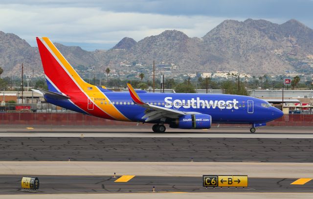 Boeing 737-700 (N710SW)