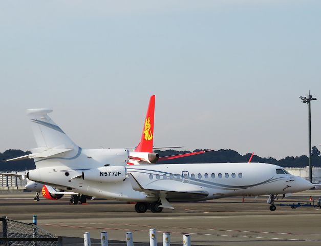 Dassault Falcon 7X (N577JF) - I take a picture on Dec 21, 2017.