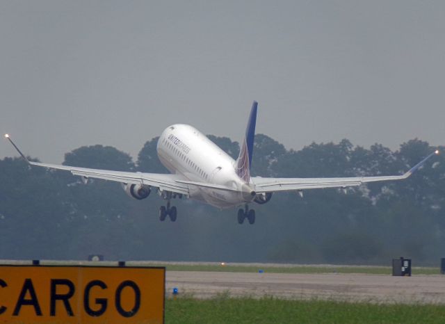 Embraer 175 (N89342)