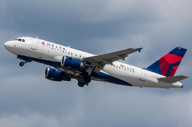 Airbus A319 (N371NB)