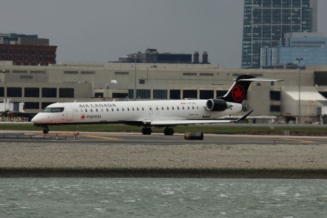 Canadair Regional Jet CRJ-900 (C-FJZL)