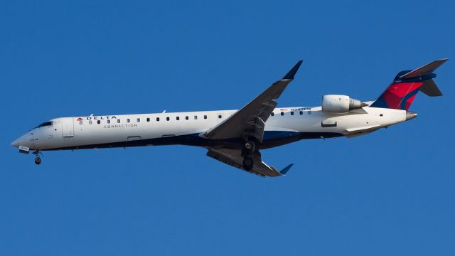 Canadair Regional Jet CRJ-700 (N297PQ)