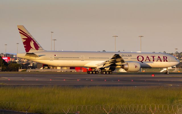 BOEING 777-300ER (A7-BET)