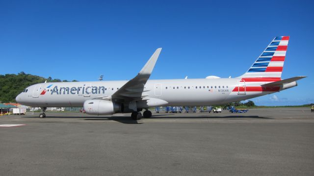 Airbus A321 (N136AN)
