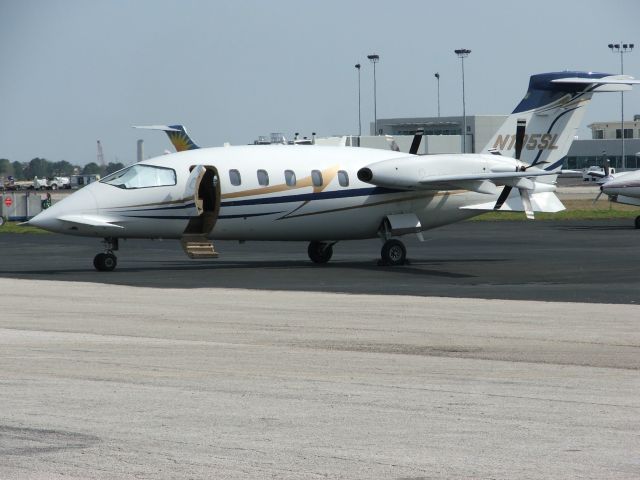 Piaggio P.180 Avanti (N105SL)