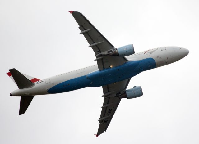 Airbus A320 (OE-LBL) - Noise abatement / climbing turn to the left runway 29 | Vienna, Austria | 20 OCT 2014.