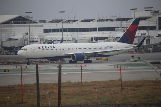BOEING 767-300 (N173DZ)