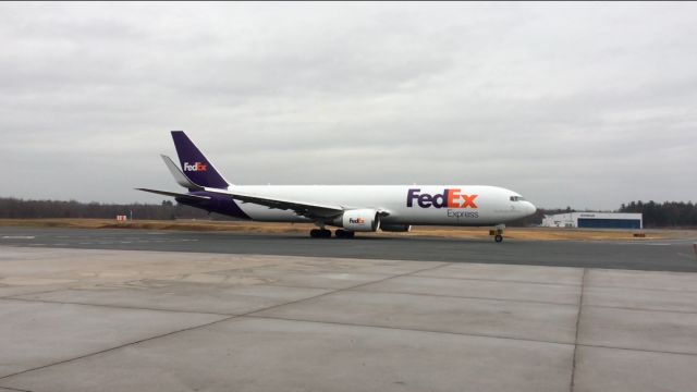 BOEING 767-300 — - BDL morning cargo departure.