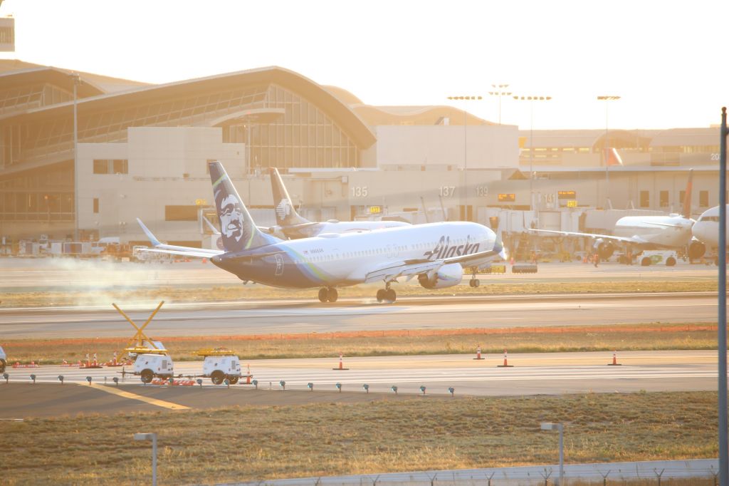 Photo Of Alaska Airlines B39M (N966AK) - FlightAware