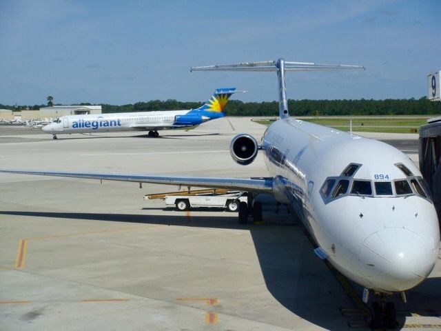 McDonnell Douglas MD-83 (N894GA)