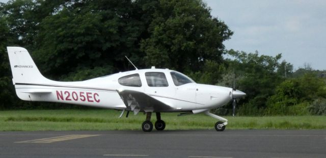 Cirrus SR-20 (N205EC) - Taxiing for departure is this 2012 Cirrus SR20 in the Summer of 2021.