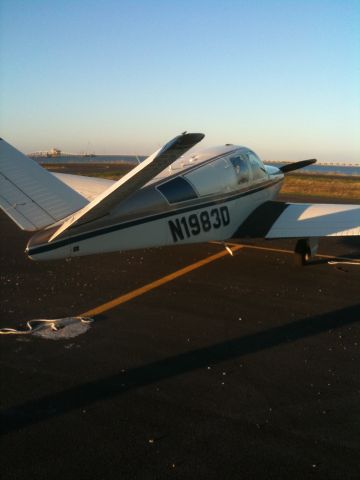 Beechcraft 35 Bonanza (N1983D)