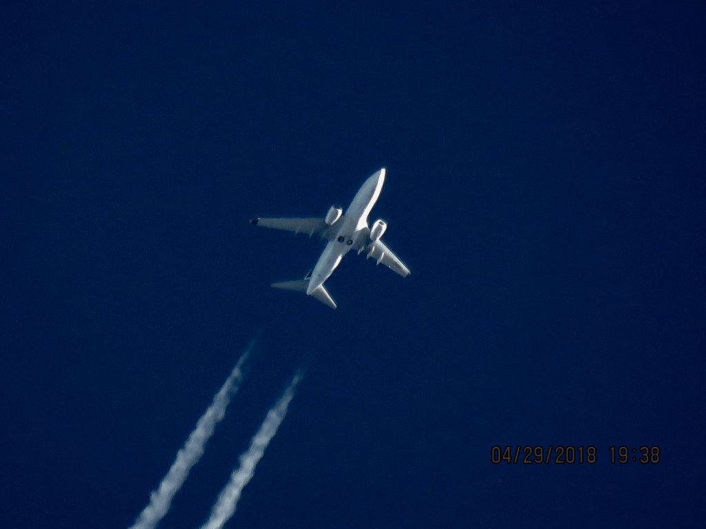 Boeing 737-700 (C-GWSH)