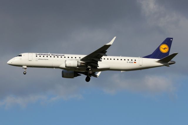 Embraer ERJ-190 (D-AEBE)