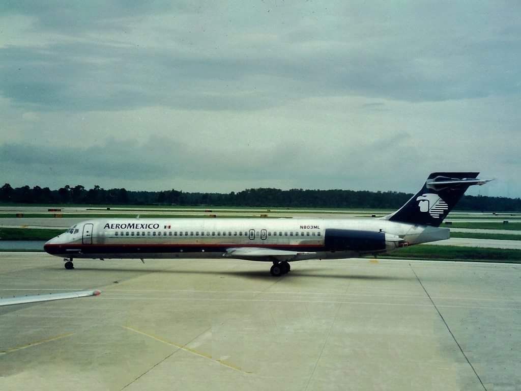 McDonnell Douglas MD-87 (N803ML)