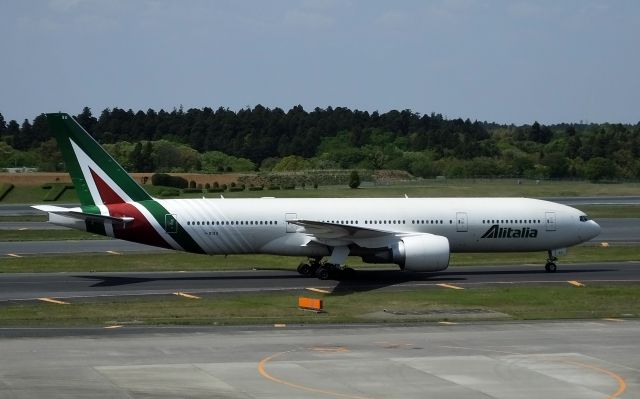 Boeing 777-200 (I-DISU) - Taxing at NRT.(2016/04/25)