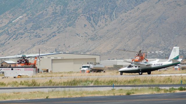 Aero Commander 500 (N39GW) - 2012 Fire season, Strike Commander spotter, Erickson Air Cranes N164AC, N94AC