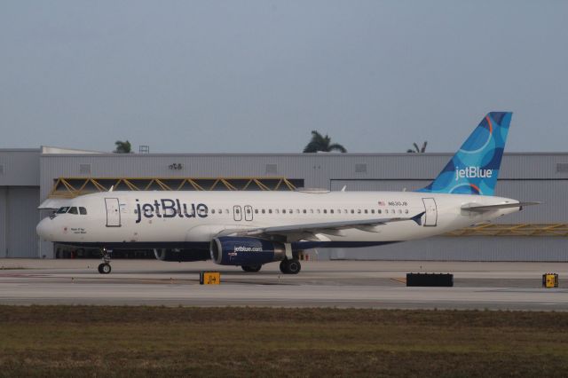 Airbus A320 (N630JB)
