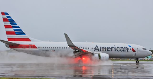 Boeing 737-800 (N928NN) - Just about no bad weather holding us down american airlines joining the wet fete while landing at TNCM St Maarten with the Boeing 737-800 N928NN.br /13/10/2018