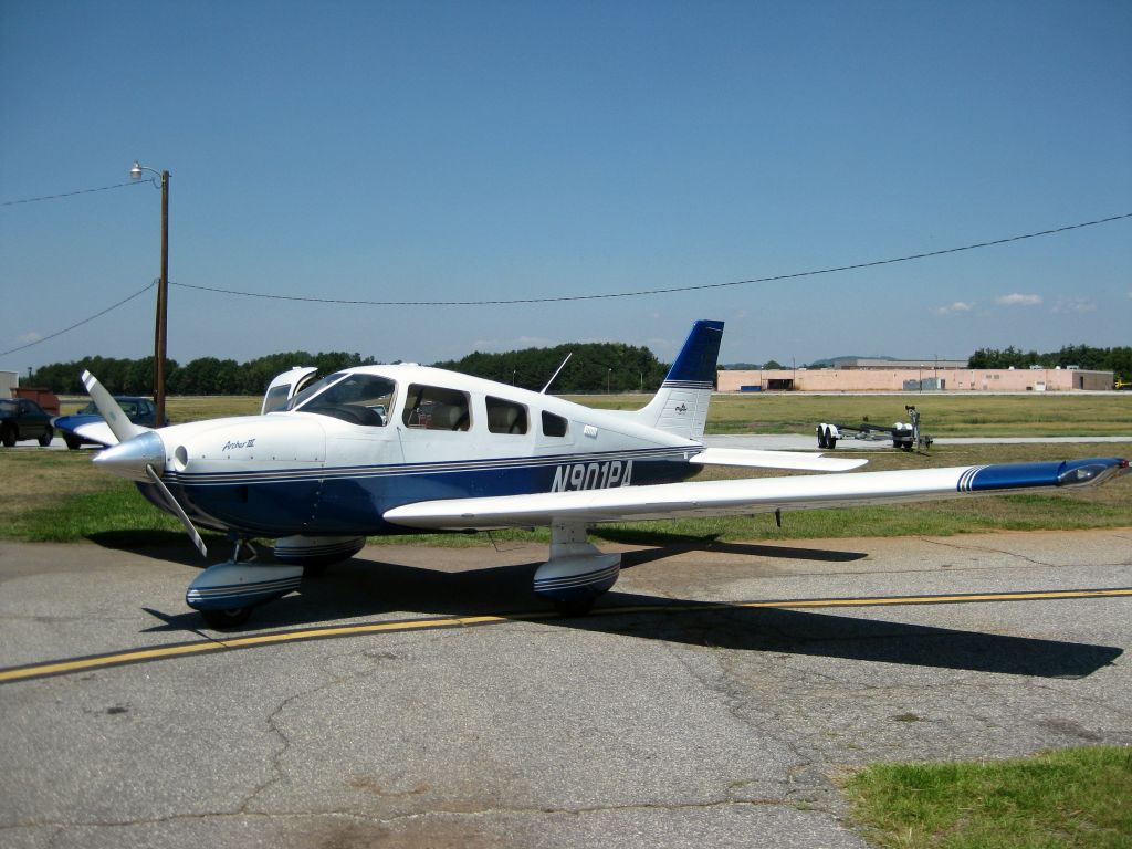 Piper Cherokee (N901PA)
