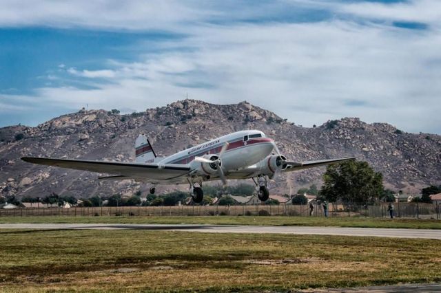 Douglas DC-3 (N103NA)