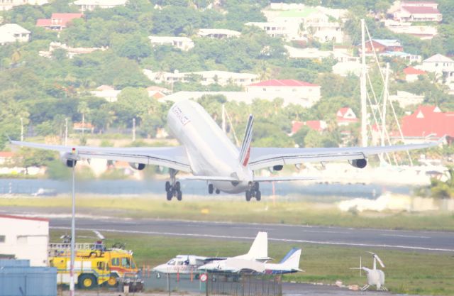 Airbus A340-300 (F-GLZP)