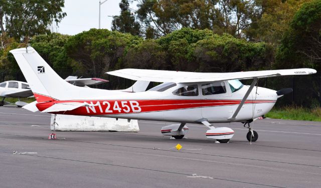 Cessna Skylane (N1245B)