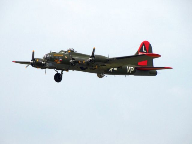 Boeing B-17 Flying Fortress (N7227C)