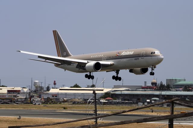 BOEING 767-300 (HL7515)