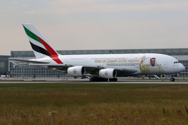 Airbus A380-800 (A6-EOG)