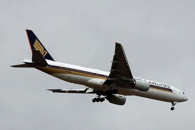 Boeing 777-200 (9V-SQI) - Boeing 777-212 ER cn 28530 Ln 390. Singapore Airlines 9V-SQI final runway 21, YPPH 30 March 2014.