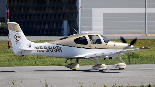 Cirrus SR-22 (N566SR)